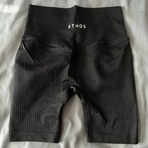 ETHOS ribbed shorts no front seam